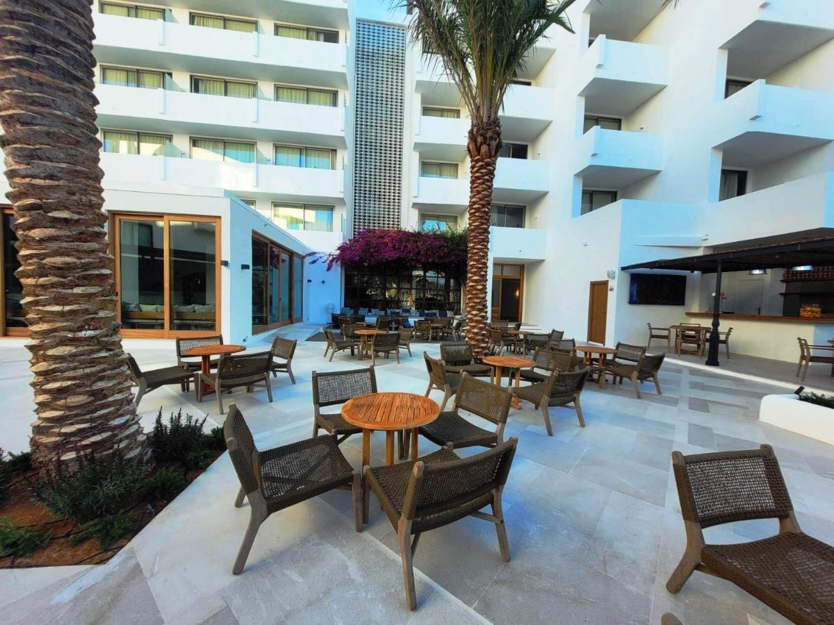 Hotel Tres Torres Santa Eulària des Riu Εξωτερικό φωτογραφία
