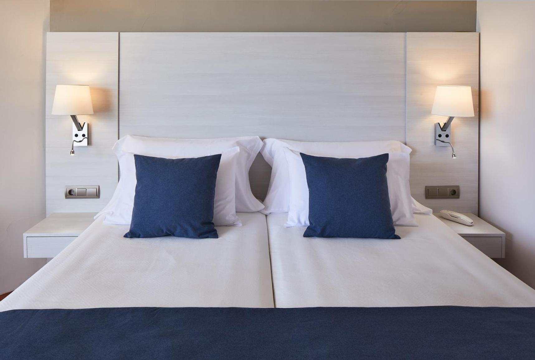 Hotel Tres Torres Santa Eulària des Riu Εξωτερικό φωτογραφία