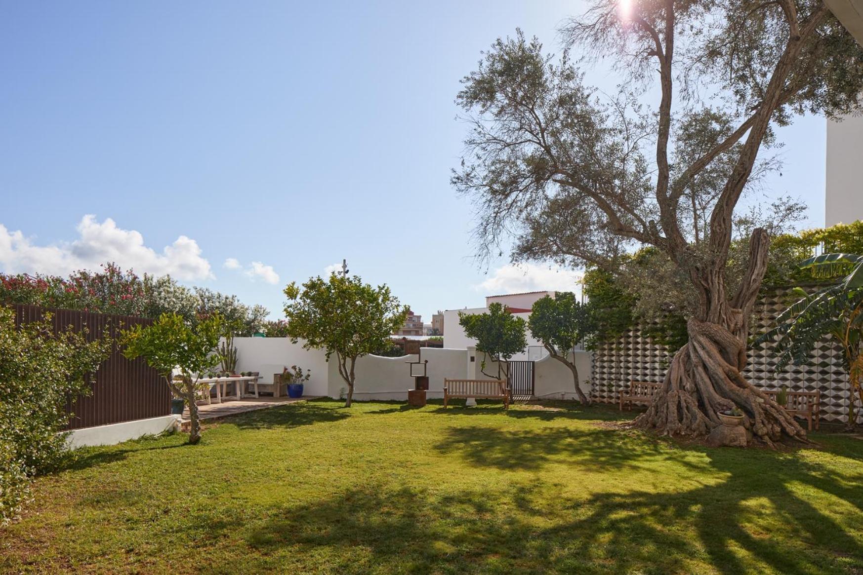 Hotel Tres Torres Santa Eulària des Riu Εξωτερικό φωτογραφία