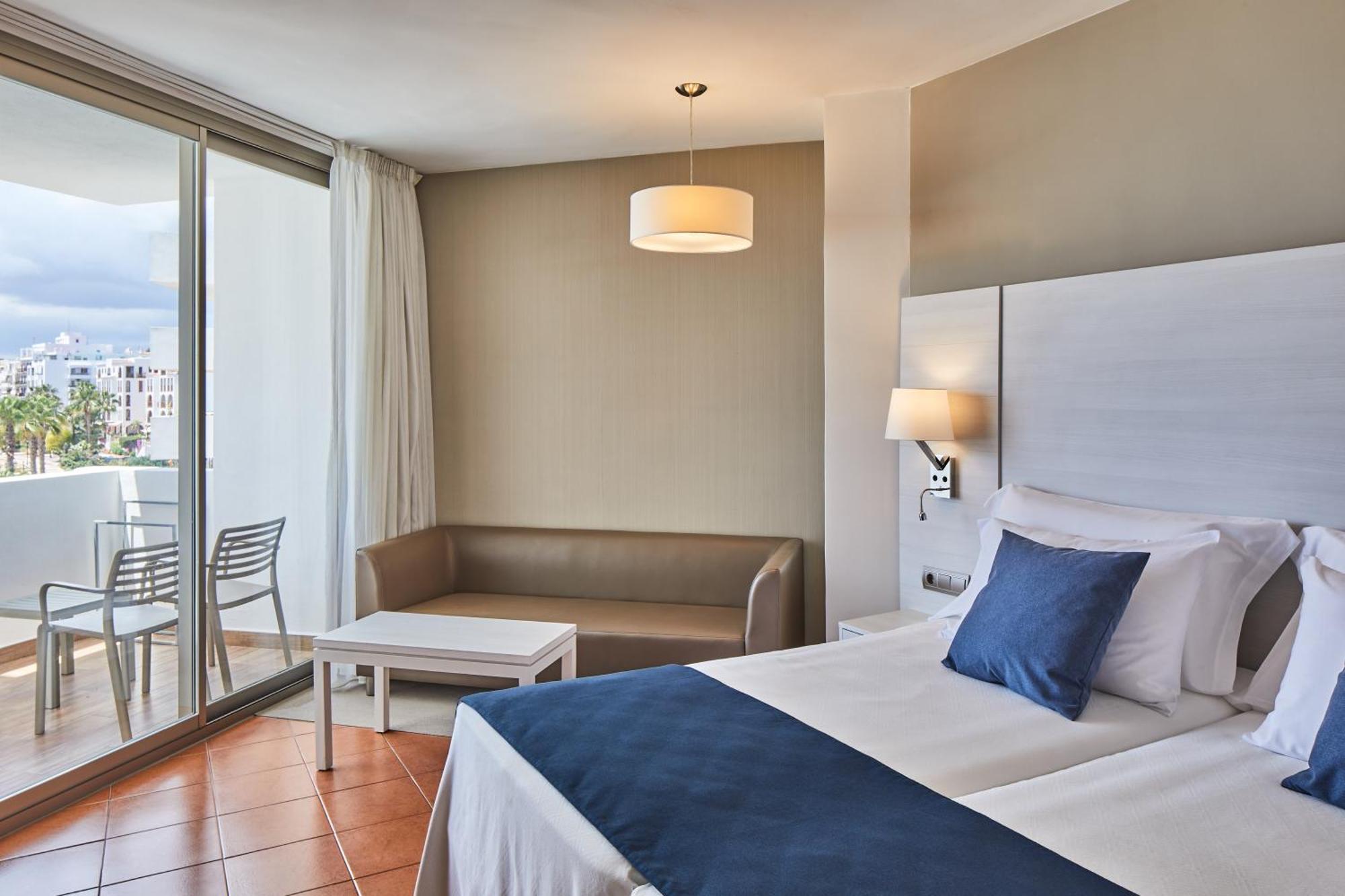 Hotel Tres Torres Santa Eulària des Riu Εξωτερικό φωτογραφία