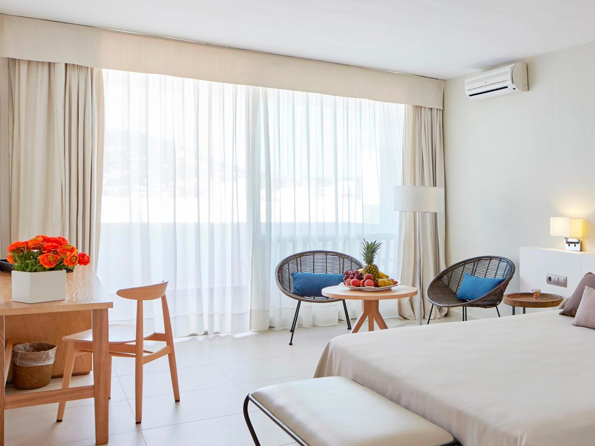 Hotel Tres Torres Santa Eulària des Riu Δωμάτιο φωτογραφία